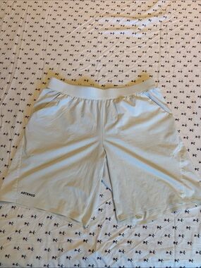 Decathlon Shorts size M